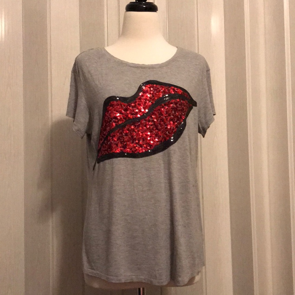 Sequin red lips t-shirt